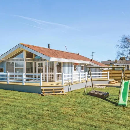 別荘 Awesome Home In Hejls With Sauna