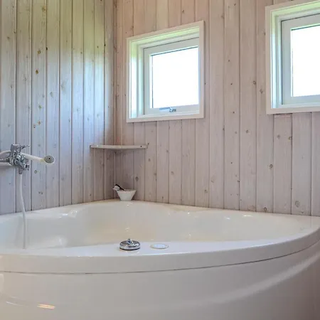 別荘 Awesome Home In Hejls With Sauna