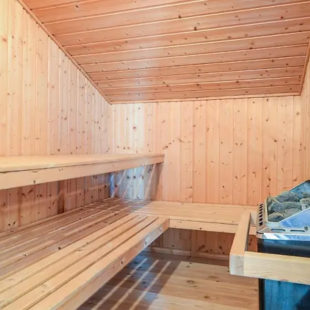 別荘 Awesome Home In Hejls With Sauna